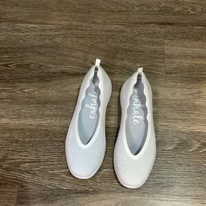Apana inhale/exhale silver and white ballet flats, size 8 1/2